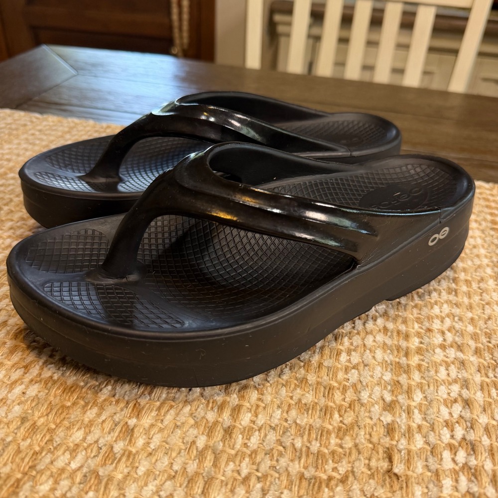 OOFOS OOmega OOriginal Black Platform Recovery Sandals Womens 9 Thong Flip Flops - Picture 2 of 8